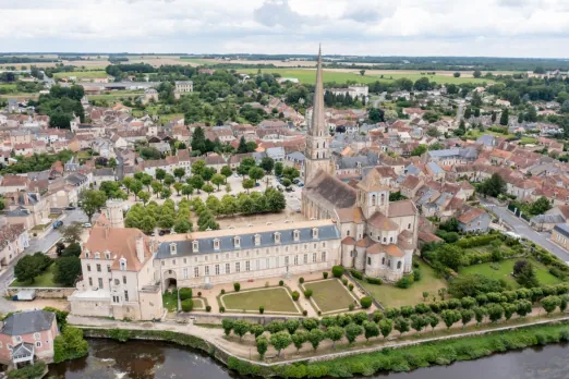 Vue aérienne de l'abbaye de St SAVIN